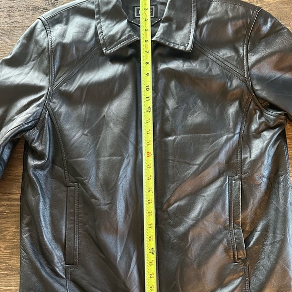 Black vintage 100% Leather Jacket,really good condition, light wear on sleeves. - Picture 4 of 13